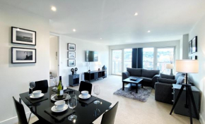 Artistic and luxurious APT with Sea view. Beach side